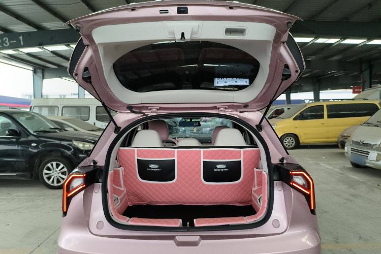 Used Geometry E Firefly 2023 401 km Super-Liked Special Edition 5 Seats Trunk