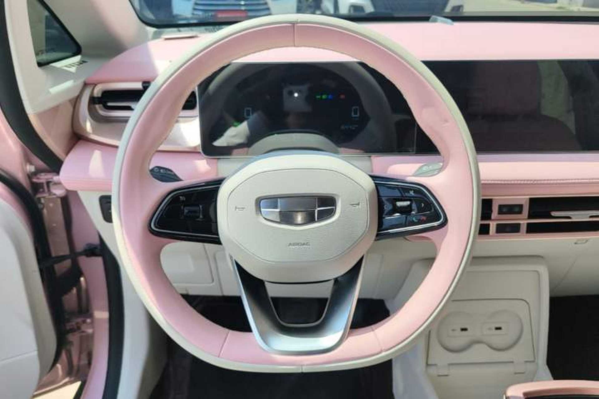 Used Geometry E Firefly 2023 401 km Super-Liked Special Edition 5 Seats Steering Wheel