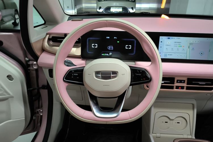 Used Geometry E Firefly 2023 401 km Super-Liked Special Edition 5 Seats Steering Wheel