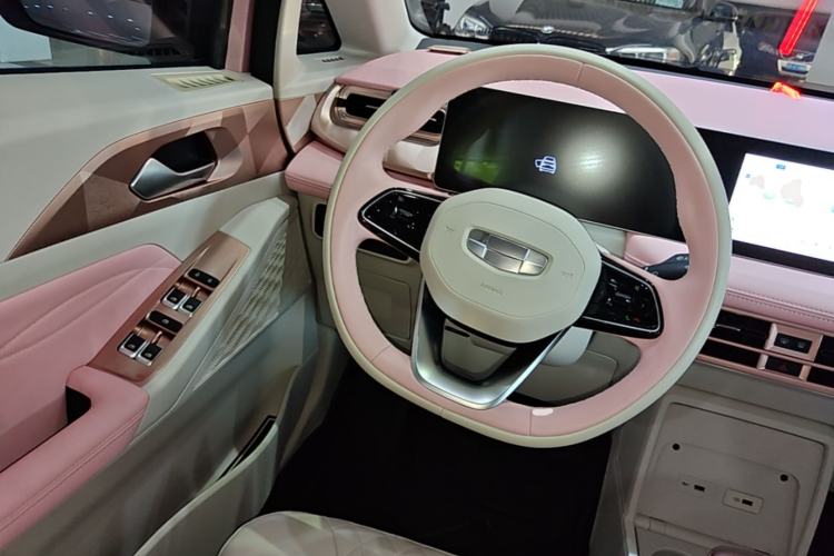 Used Geometry E Firefly 2023 401 km Super-Liked Special Edition 5 Seats Steering Wheel