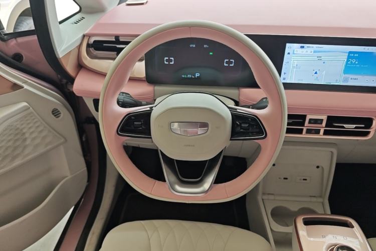 Used Geometry E Firefly 2023 401 km Super-Liked Special Edition 5 Seats Steering Wheel