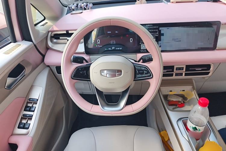 Used Geometry E Firefly 2023 401 km Super-Liked Special Edition 5 Seats Steering Wheel