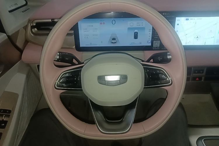 Used Geometry E Firefly 2023 401 km Super-Liked Special Edition 5 Seats Steering Wheel