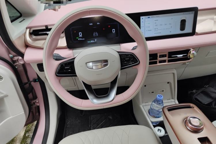 Used Geometry E Firefly 2023 401 km Super-Liked Special Edition 5 Seats Steering Wheel