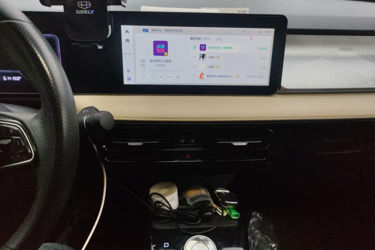Used Geometry E Firefly 2023 320KM Happy Tiger 5-Seater Audio And AC Panel