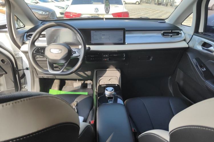Used Geometry E Firefly 2023 401KM Linglong Tiger 5-Seater Center Console
