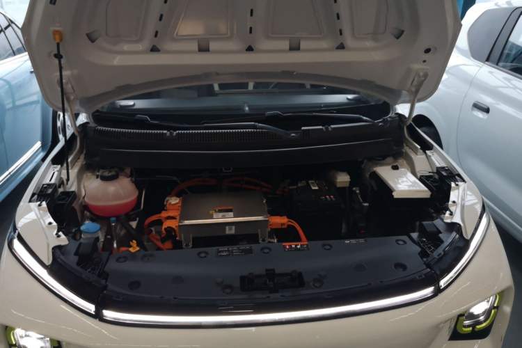 Used Geometry E Firefly 2023 401KM Lightning Tiger 5-Seater Engine Bay