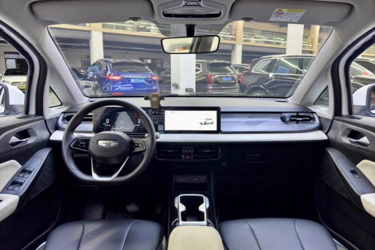 Used Geometry E Firefly 2023 401KM Linglong Tiger 5-Seater Interior 1
