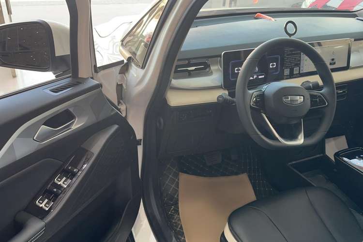 Used Geometry E Firefly 2023 401KM Linglong Tiger 5-Seater Interior 1