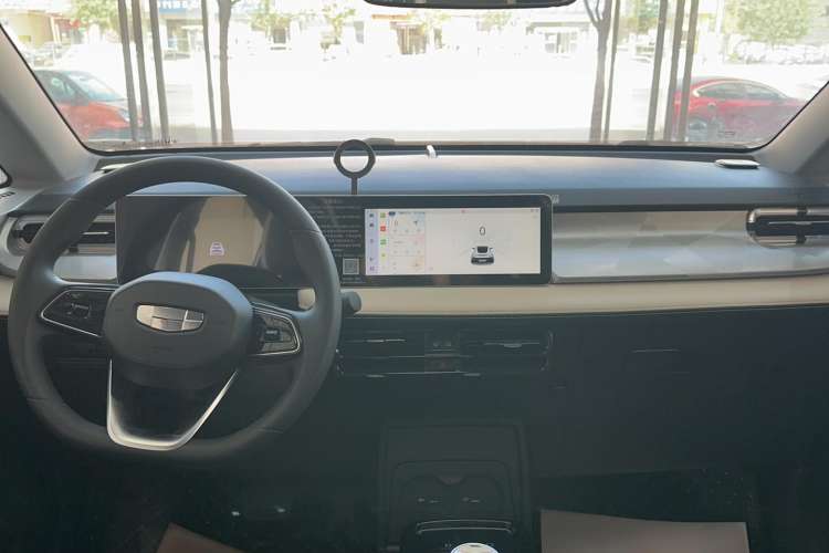 Used Geometry E Firefly 2023 401KM Linglong Tiger 5-Seater Interior 2