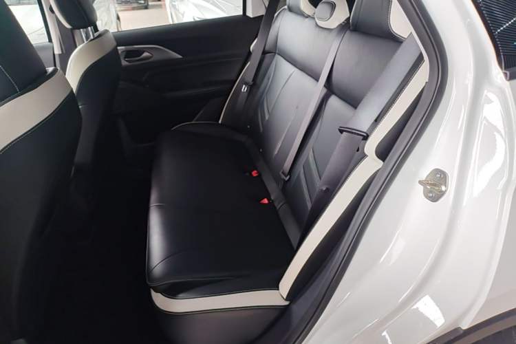 Used Geometry E Firefly 2023 320KM Cute & Handsome Tiger 5 Seats Left Rear Seat