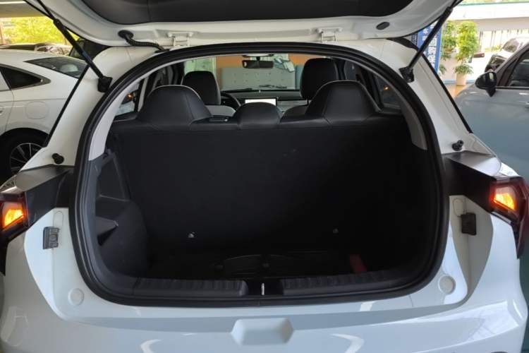 Used Geometry E Firefly 2023 401KM Linglong Tiger 5-Seater Trunk