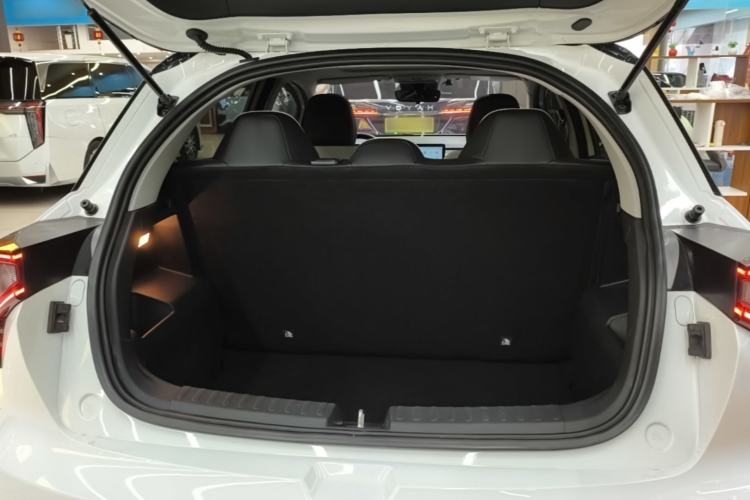 Used Geometry E Firefly 2023 401KM Lightning Tiger 5-Seater Trunk