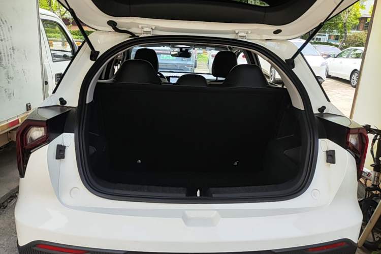 Used Geometry E Firefly 2023 320KM Cute & Handsome Tiger 5 Seats Trunk