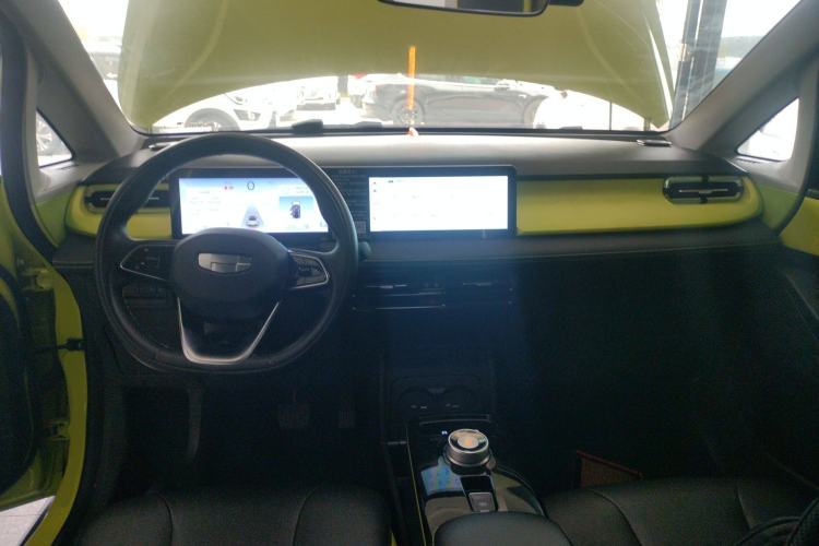 Used Geometry E Firefly 2023 401KM Lightning Tiger 5-Seater Interior 2