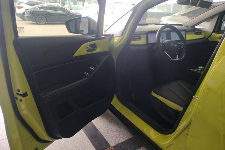 Used Geometry E Firefly 2023 401KM Lightning Tiger 5-Seater Interior 3