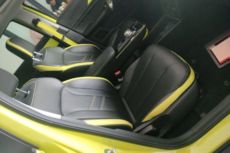 Used Geometry E Firefly 2023 401KM Lightning Tiger 5-Seater Right Front Seat