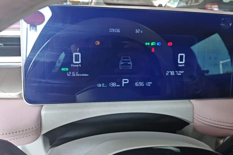 Used Geometry E Firefly 2024 401 km Fluorescent Instrument Cluster