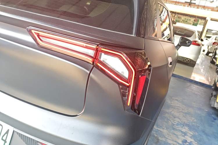 Used Geometry E Firefly 2024 401 km Fluorescent Right Rear Taillight