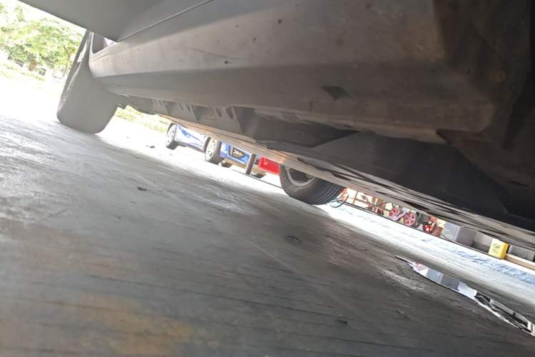 Used Geometry E Firefly 2024 401 km Fluorescent Right Side Sill