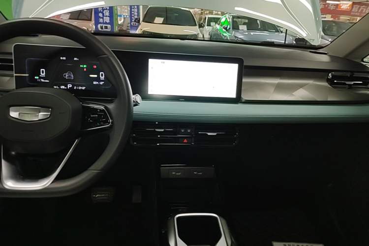 Used Geometry E Firefly 2024 301km Starlight Audio And AC Panel