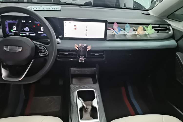 Used Geometry E Firefly 2024 401km Starlight Audio And AC Panel