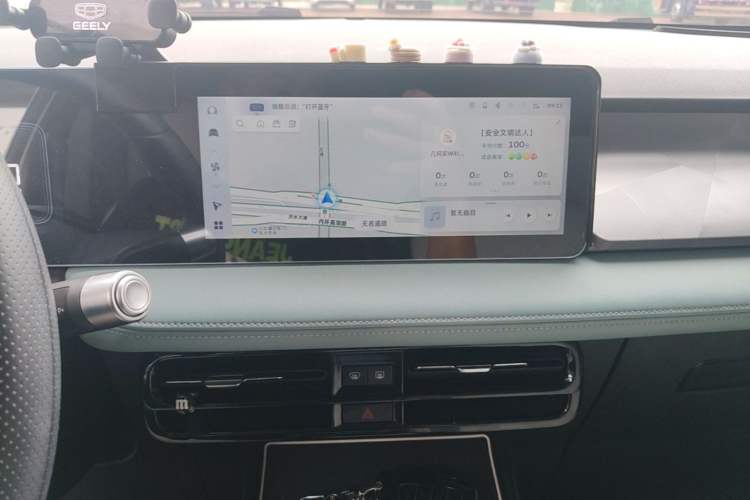 Used Geometry E Firefly 2024 301km Starlight Audio And AC Panel