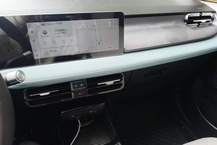 Used Geometry E Firefly 2024 301km Starlight Audio And AC Panel