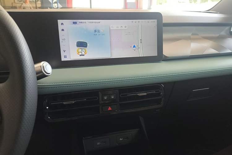 Used Geometry E Firefly 2024 301km Starlight Audio And AC Panel