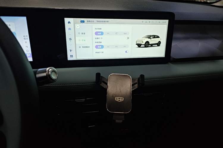 Used Geometry E Firefly 2024 401 km Fluorescent Audio And AC Panel