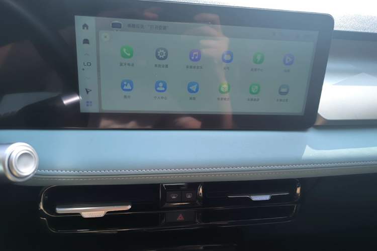 Used Geometry E Firefly 2024 401 km Fluorescent Audio And AC Panel