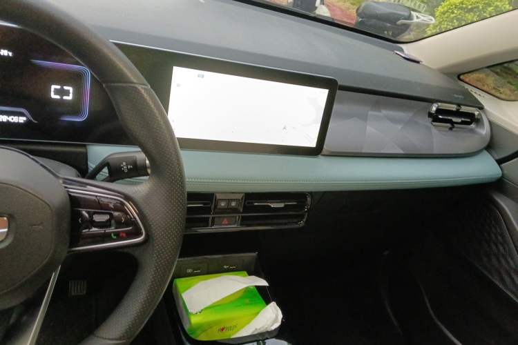 Used Geometry E Firefly 2024 301km Starlight Audio And AC Panel