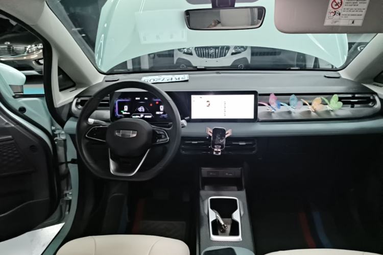Used Geometry E Firefly 2024 401km Starlight Center Console