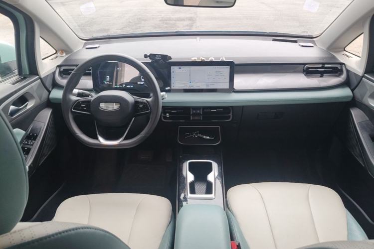 Used Geometry E Firefly 2024 301km Starlight Center Console