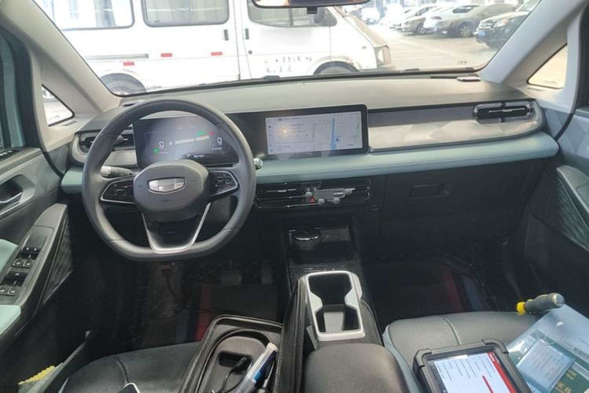 Used Geometry E Firefly 2024 301km Starlight Center Console