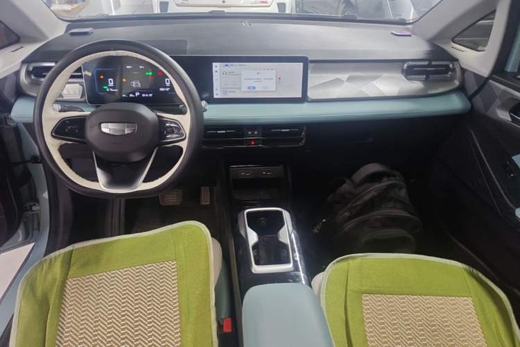 Used Geometry E Firefly 2024 301km Starlight Center Console