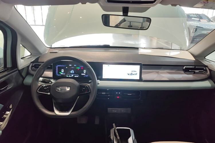 Used Geometry E Firefly 2024 301km Starlight Center Console