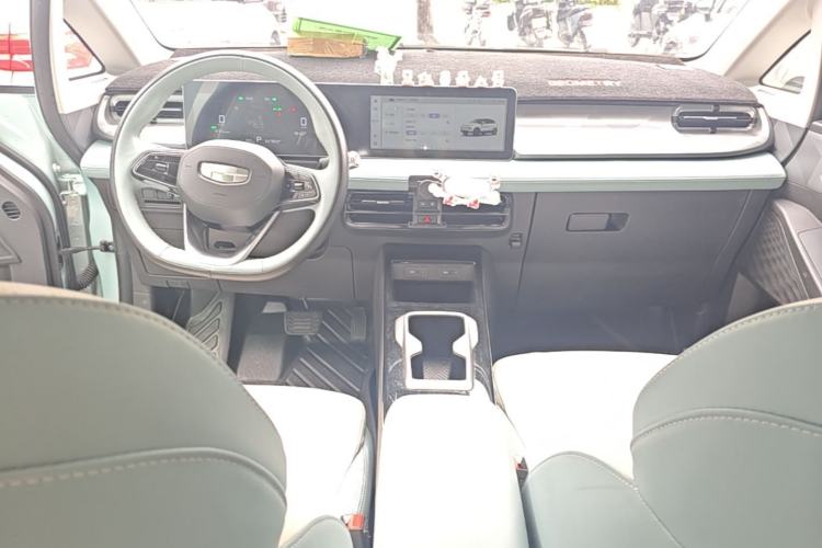 Used Geometry E Firefly 2024 401 km Fluorescent Center Console