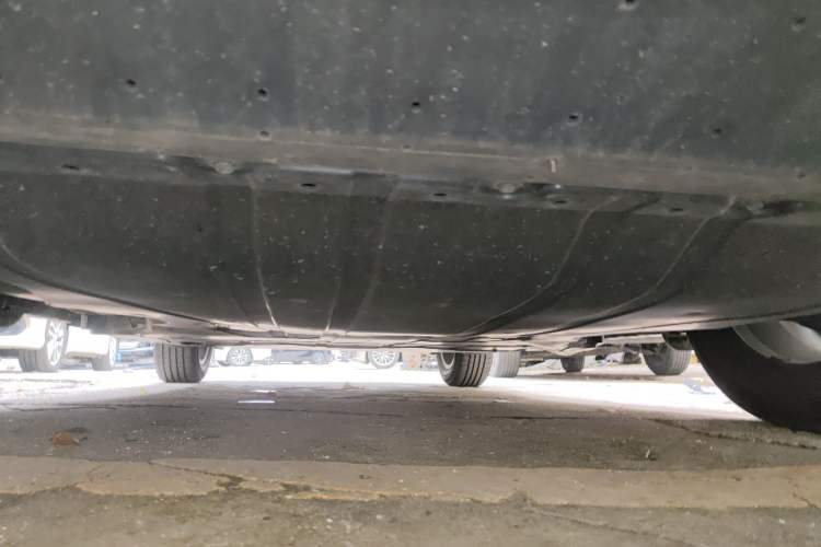 Used Geometry E Firefly 2024 401 km Fluorescent Chassis Front
