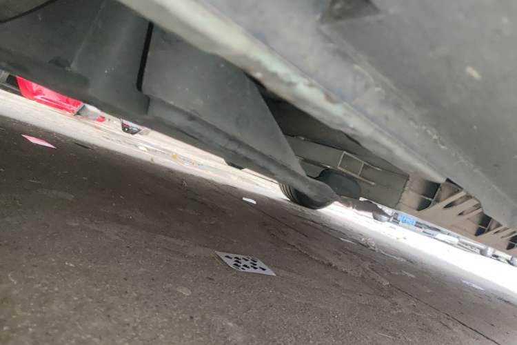 Used Geometry E Firefly 2024 401 km Fluorescent Chassis Front Left