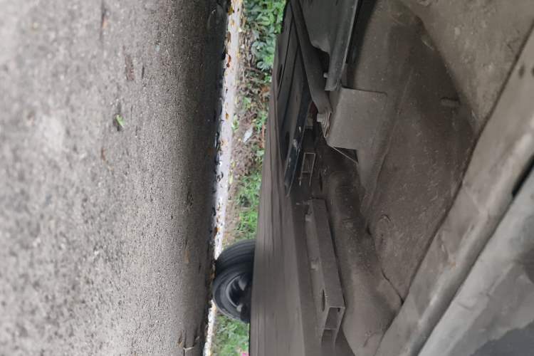 Used Geometry E Firefly 2024 301km Flowing Light Chassis Front Left
