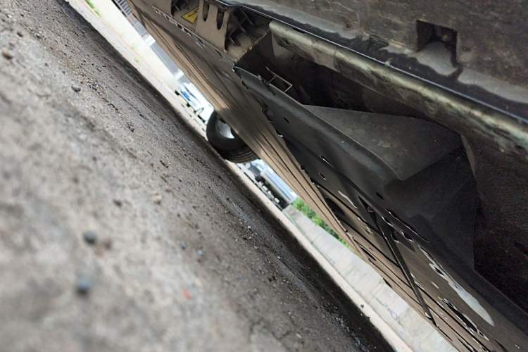 Used Geometry E Firefly 2024 401 km Fluorescent Chassis Front Right