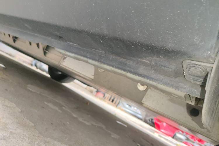 Used Geometry E Firefly 2024 401 km Fluorescent Chassis Rear Left