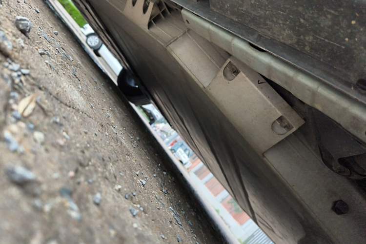 Used Geometry E Firefly 2024 401 km Fluorescent Chassis Rear Left