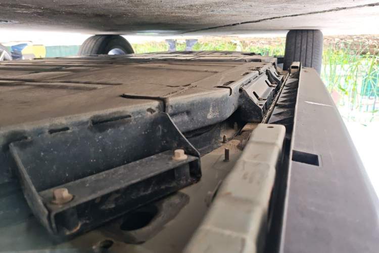 Used Geometry E Firefly 2024 401 km Fluorescent Chassis Rear Right