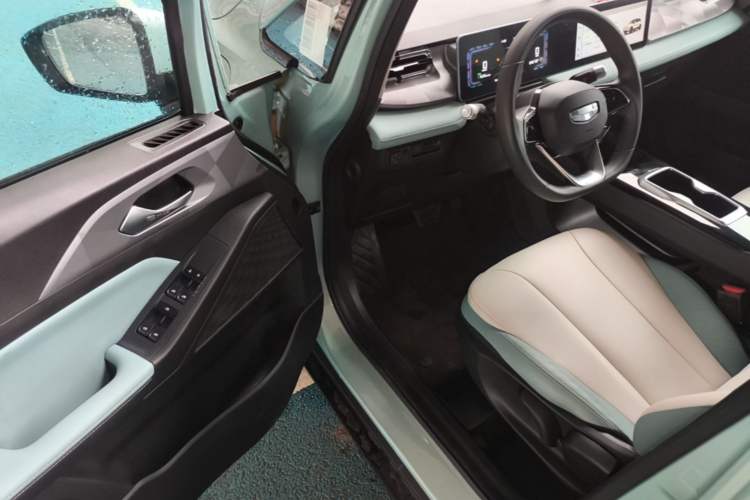 Used Geometry E Firefly 2024 301km Starlight Driver Seat
