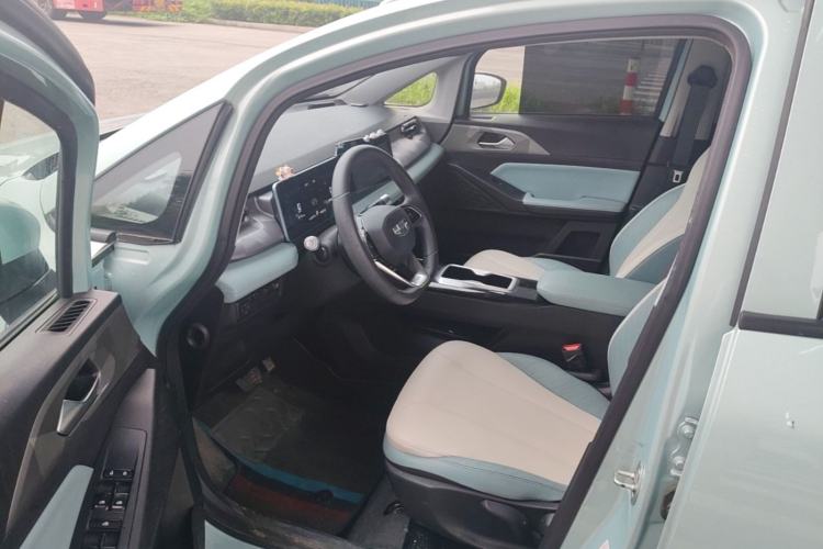 Used Geometry E Firefly 2024 301km Starlight Driver Seat