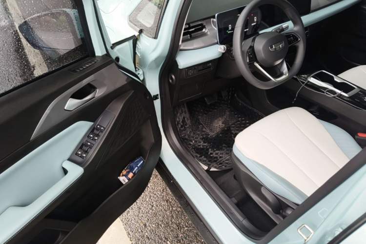 Used Geometry E Firefly 2024 301km Starlight Driver Seat
