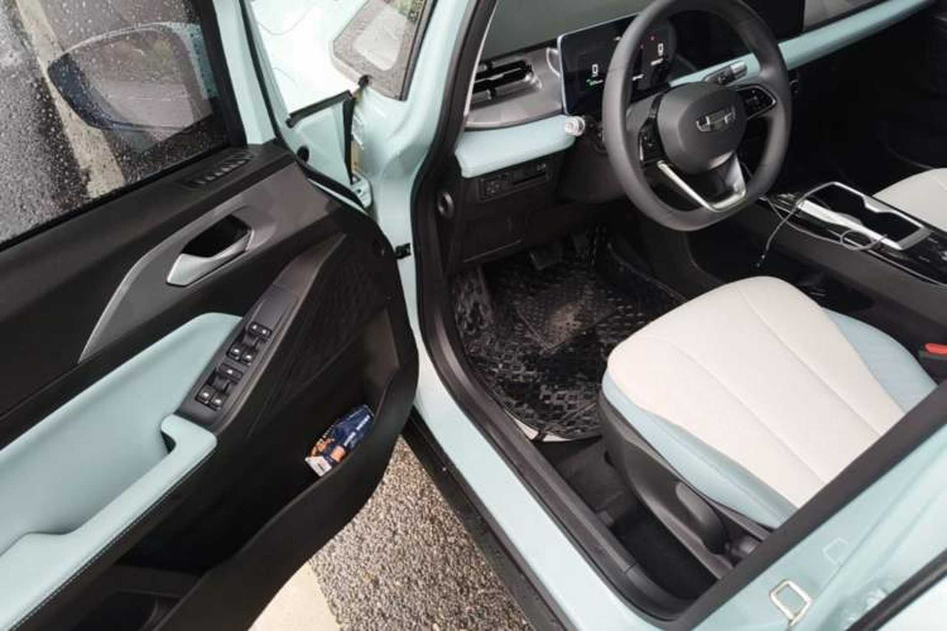 Used Geometry E Firefly 2024 301km Starlight Driver Seat
