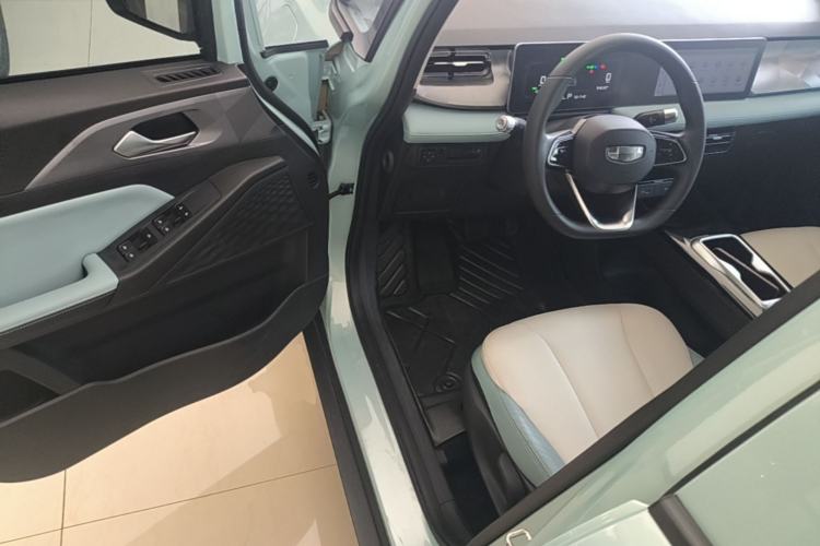 Used Geometry E Firefly 2024 301km Starlight Driver Seat